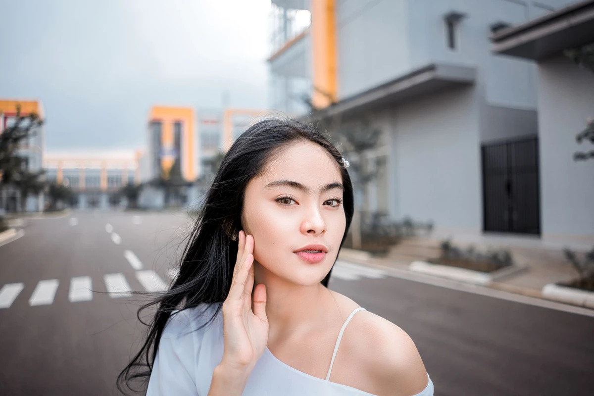 biểu hiện khi con gái thích thầm - hinh anh minh hoa hen ho va tan gai