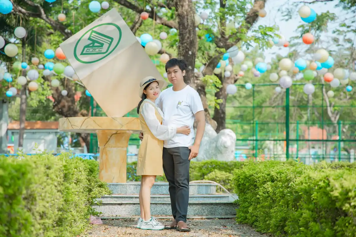 cách tạo phong thái tự tin trong 30 giây - hinh anh minh hoa hen ho va tan gai
