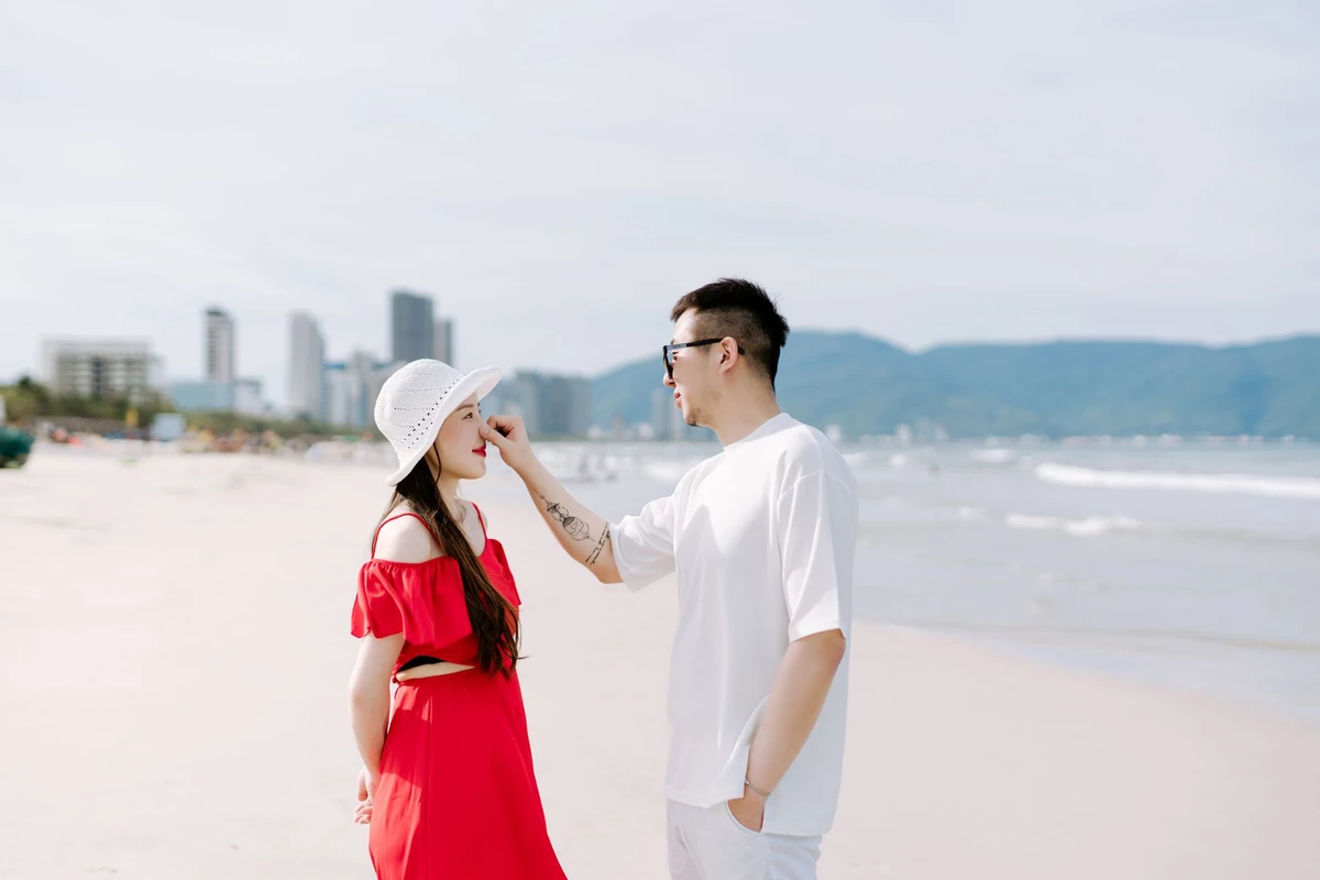 cách tỏ tình không bị từ chối - hinh anh minh hoa hen ho va tan gai