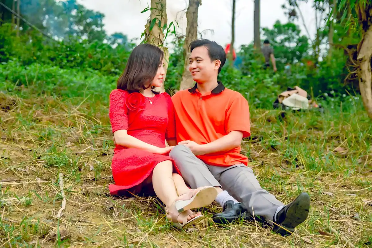 cách bắt chuyện trong lúc chờ thang máy - hinh anh minh hoa hen ho va tan gai