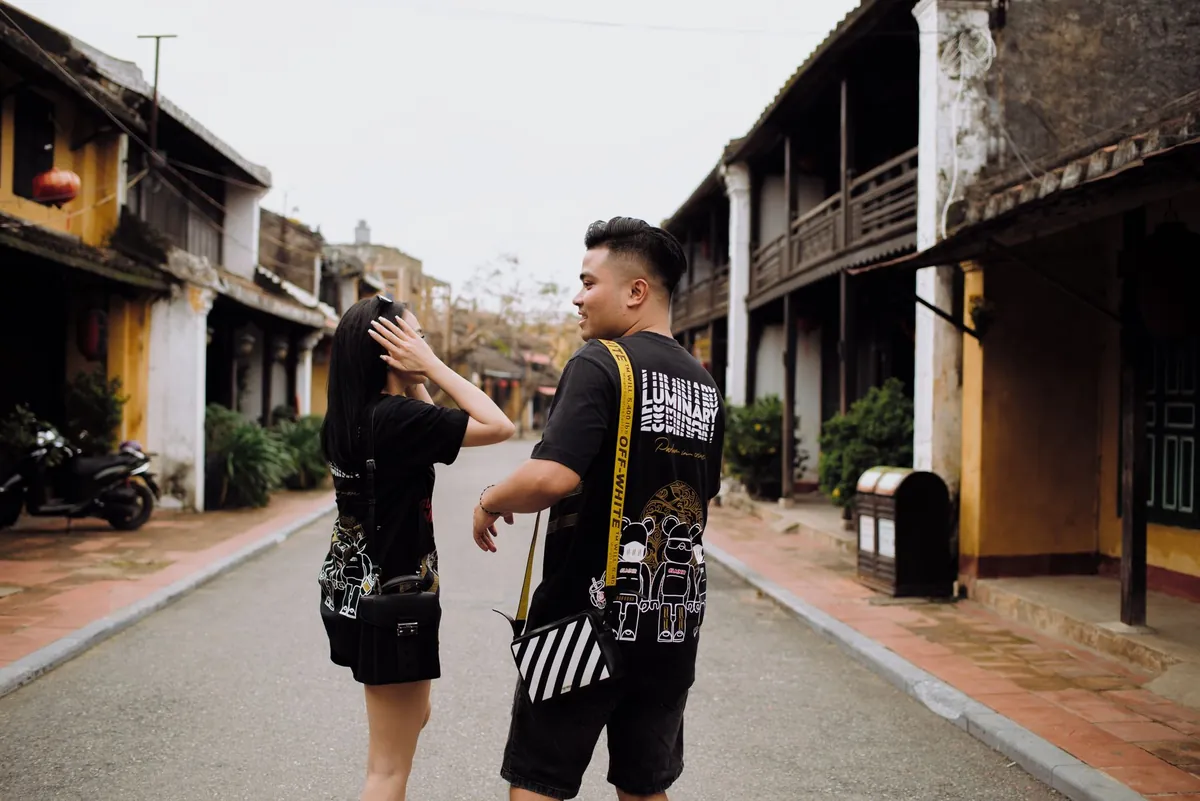 cách giữ khoảng cách phù hợp khi mới làm quen - hinh anh minh hoa hen ho va tan gai