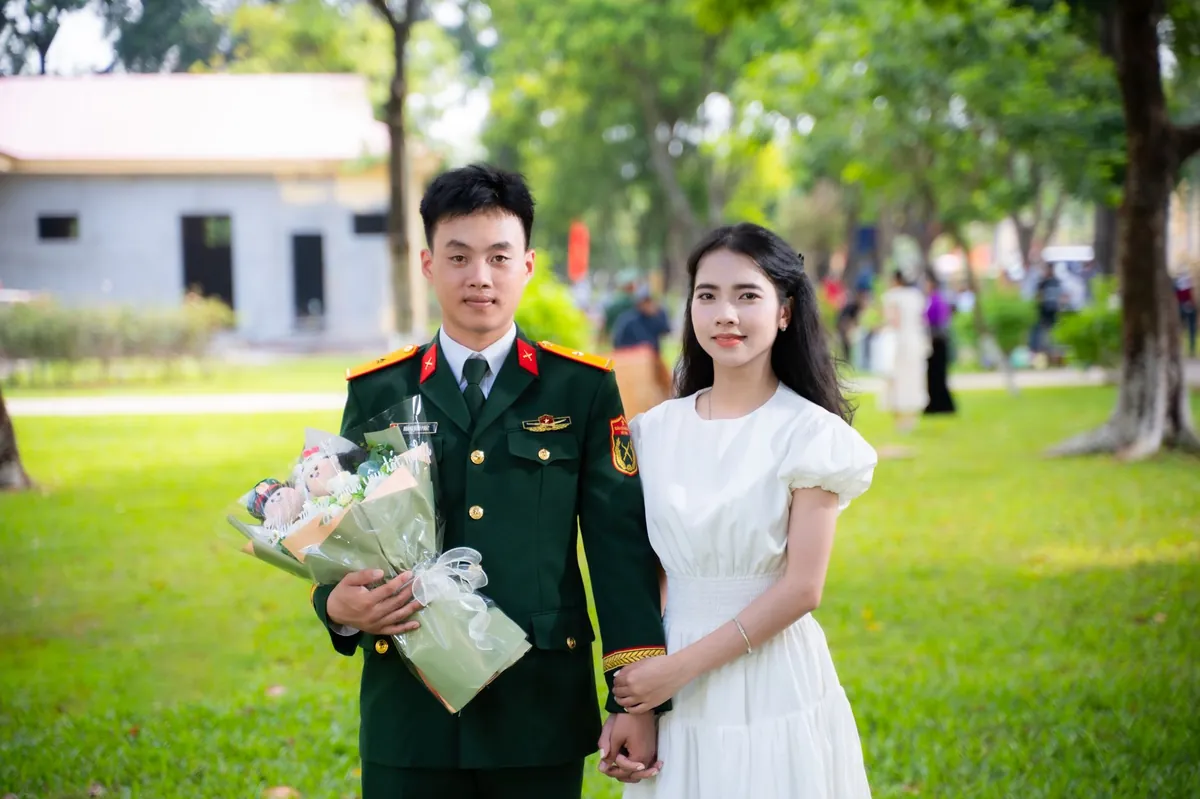 nghệ thuật nhắn tin tán gái - hinh anh minh hoa hen ho va tan gai
